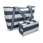 Bolsa Azul e Branca de Praia e Piscina Espaçosa Resistente e Moderna