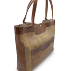 Bolsa Feminina Bege com Duas Nécessaires Elegante, Espaçosa e Versátil